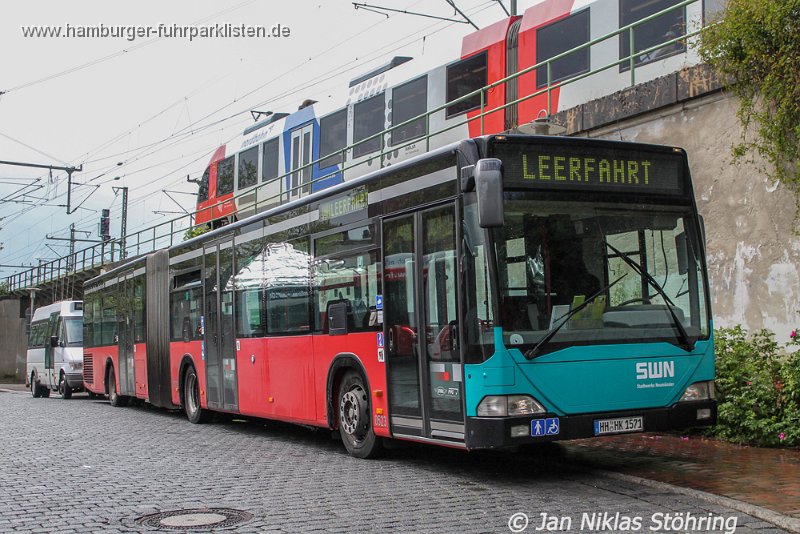 31) 0523-26,VHH-SWN,JNS.jpg